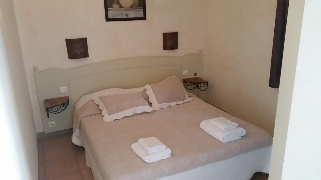 Gordes Le Bastidon Apartamento Quarto foto